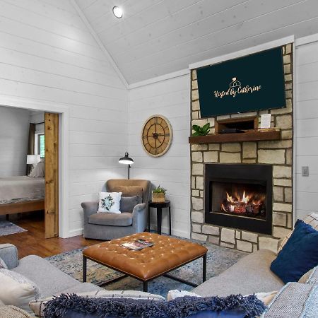 Stunning Luxury Cabin W Hot Tub And Fire Pit Holy Shiplap Is Perfect Romantic Couples Getaway 布罗肯鲍 外观 照片