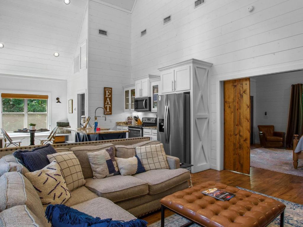 Stunning Luxury Cabin W Hot Tub And Fire Pit Holy Shiplap Is Perfect Romantic Couples Getaway 布罗肯鲍 外观 照片