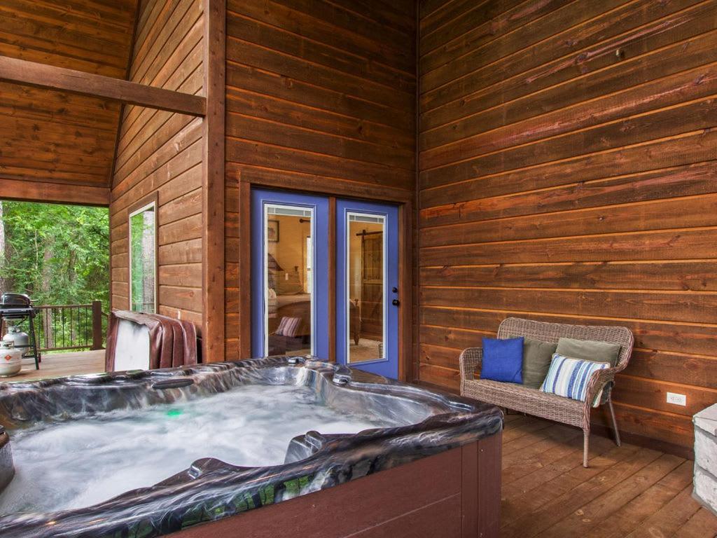 Stunning Luxury Cabin W Hot Tub And Fire Pit Holy Shiplap Is Perfect Romantic Couples Getaway 布罗肯鲍 外观 照片