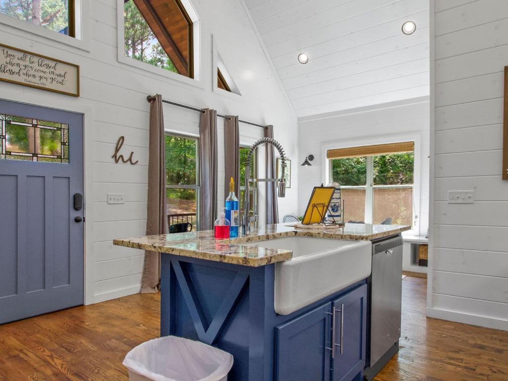 Stunning Luxury Cabin W Hot Tub And Fire Pit Holy Shiplap Is Perfect Romantic Couples Getaway 布罗肯鲍 外观 照片